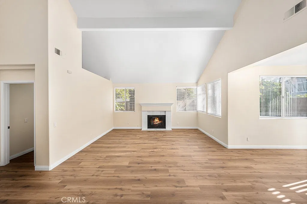4 bed, 3.5 bath, 3038 sqft, $5,650 — Photo 3