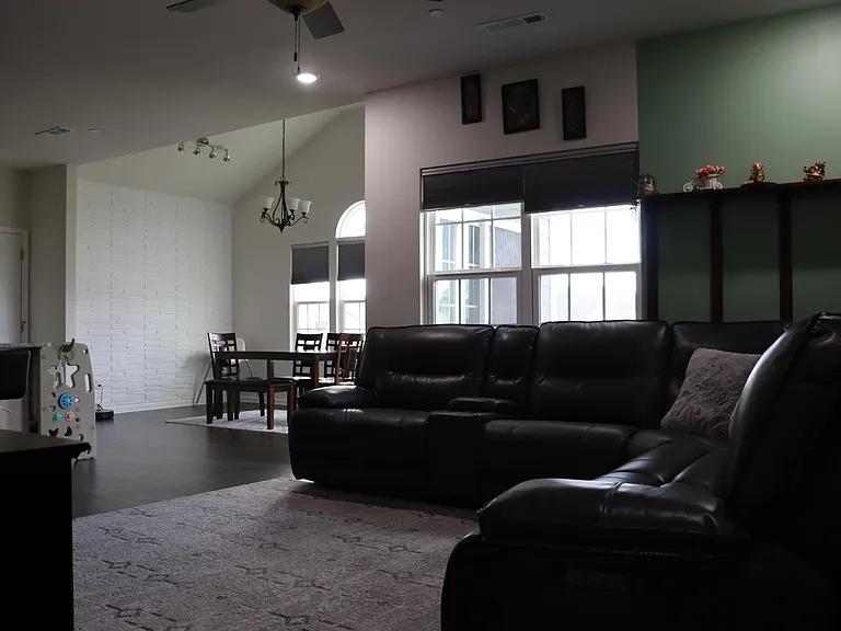 1030 Oglethorpe Dr — Photo 3