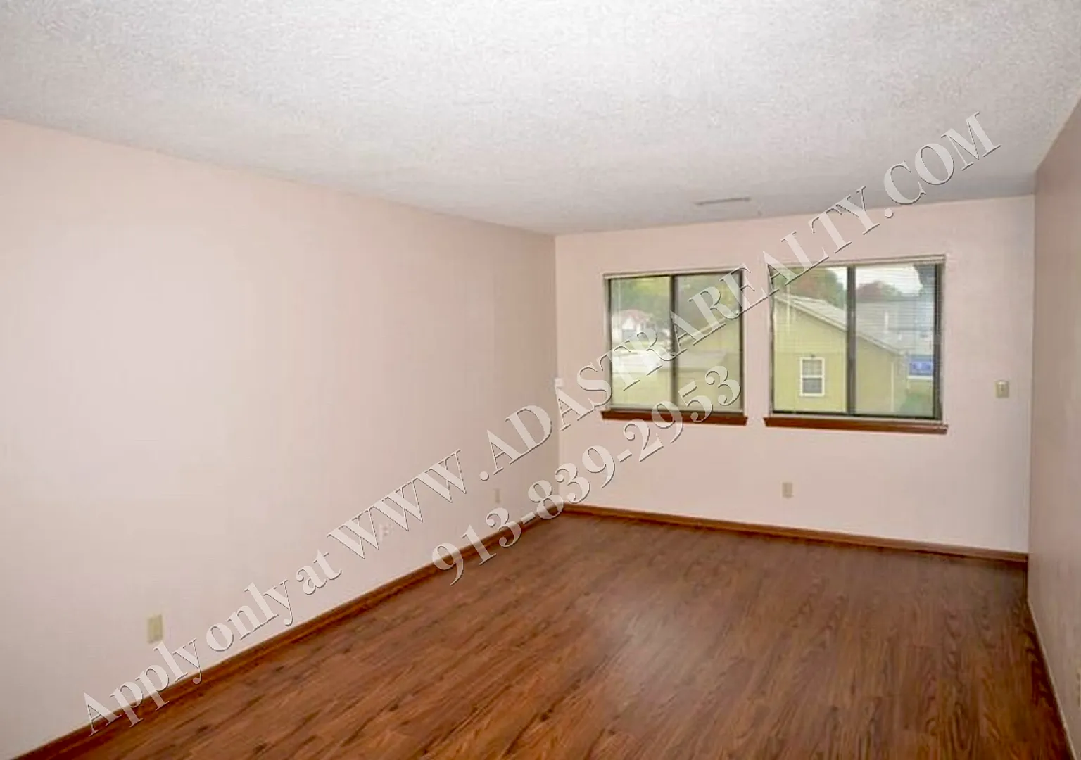 404 Sky Vue Dr, Raymore, MO 64083 — Photo 2