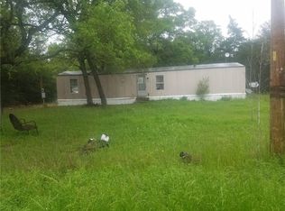 174 Commanche Dr, Smithville, TX 78957