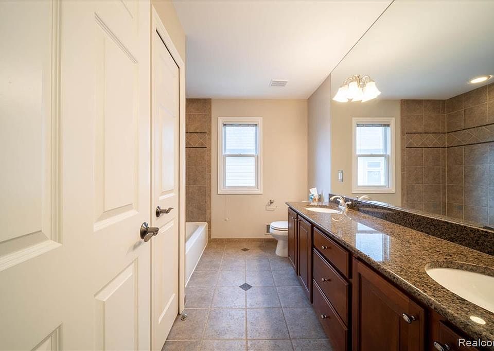 717 S Kenwood Ave, photo 22