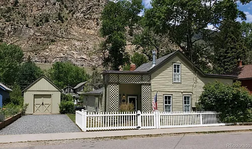 911 Taos St Photo 1
