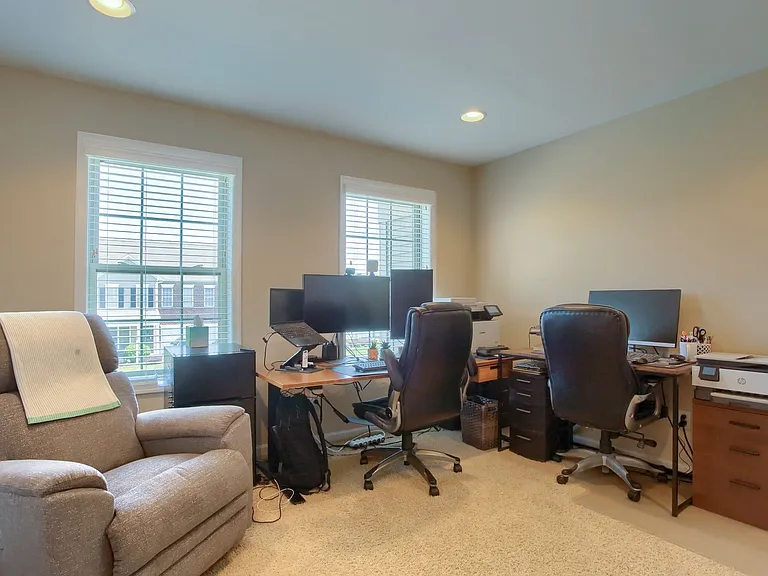 690 Stoverdale Rd — Photo 26