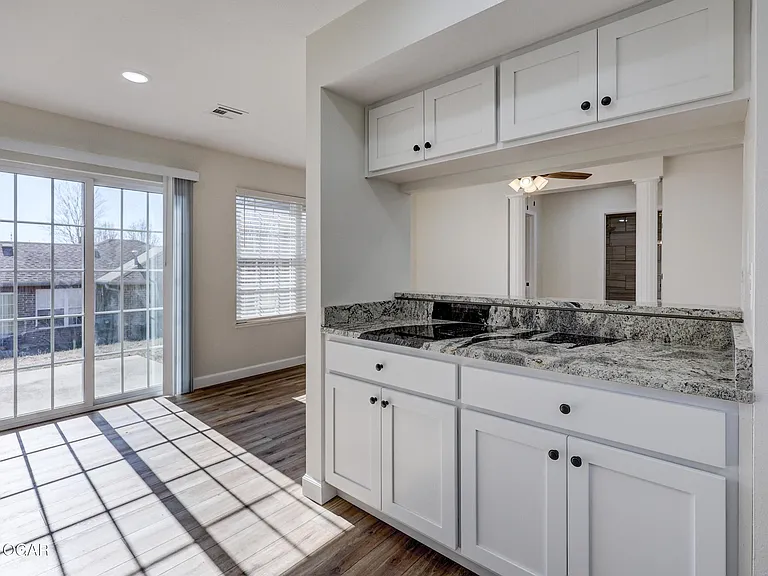 2907 S Jackson Ave — Photo 12