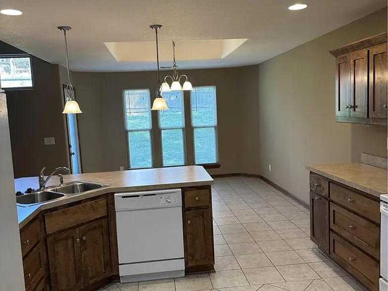 505 NW Highcliffe Dr — Photo 18