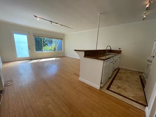 1 bed, 700 sqft, $2,550 — Photo 3