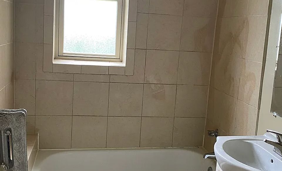 2nd image of 154 N Menard Ave APT 1