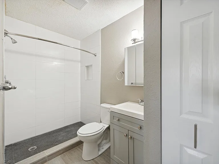 4013 Harvest Ln — Photo 6