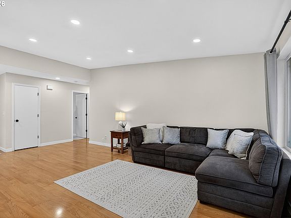 5th image of 14102 NE 82nd St