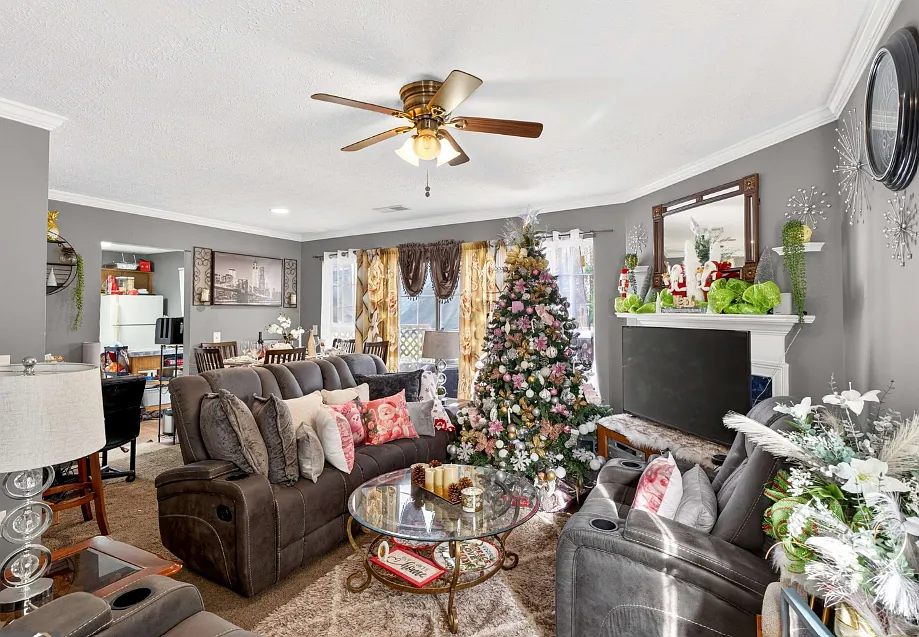 2 bed, 1018 sqft, $1,600 — Photo 2