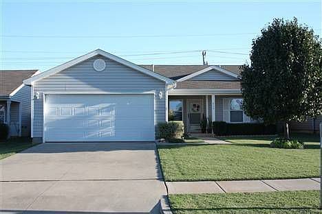 1st image of 422 English Elm Ln