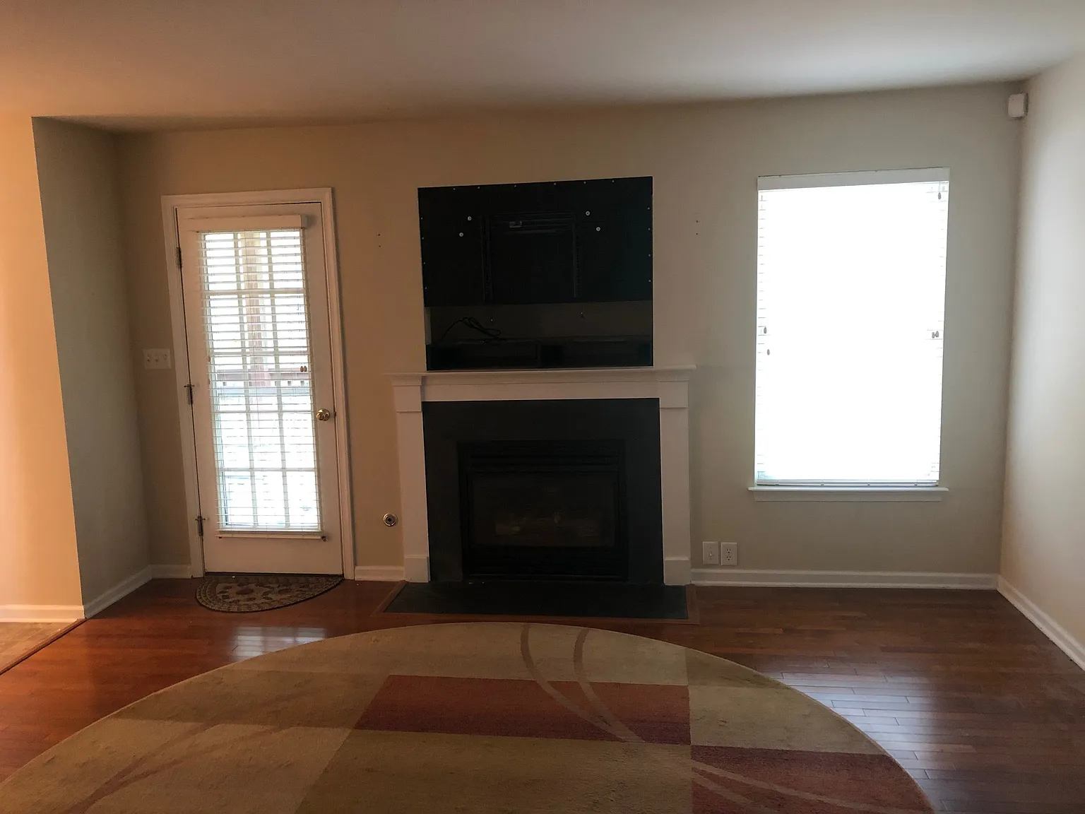 4 bed, 2.5 bath, 2389 sqft, $2,700 — Photo 4