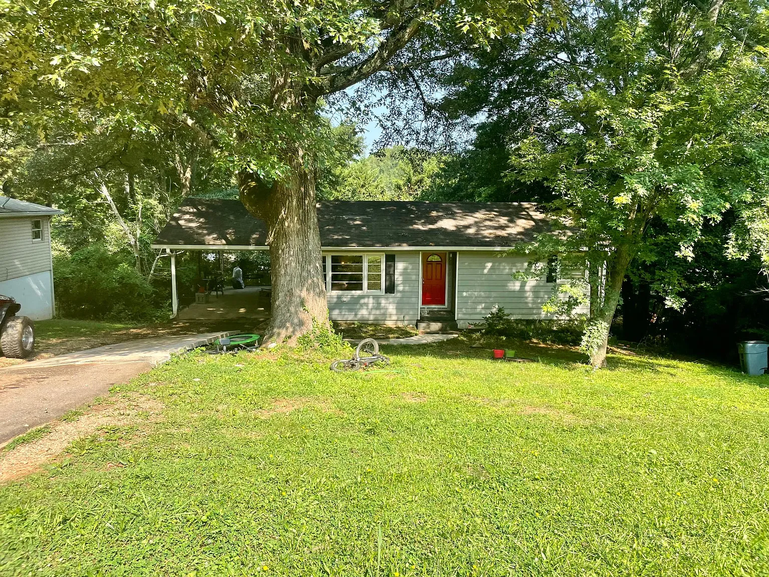 302 Flora Ave SE photo 1