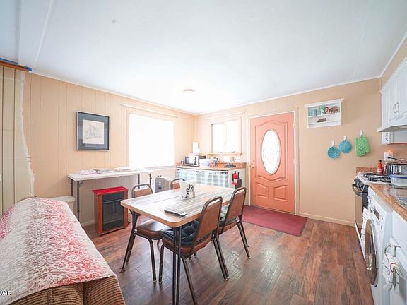 2nd image of 105 Sunrise Dr.