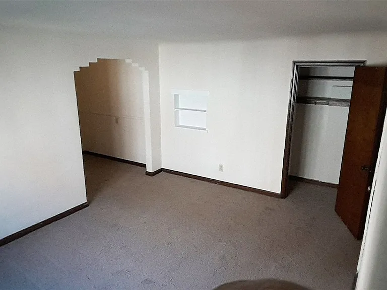 948 Ludlow Ave — Photo 9