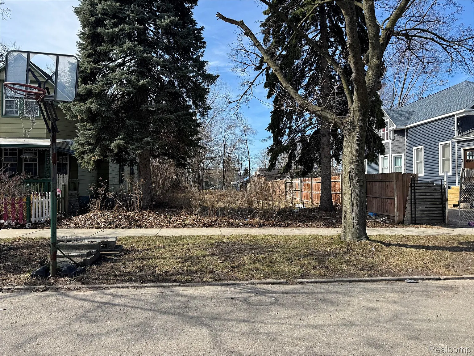 4037 Gilbert St photo 1