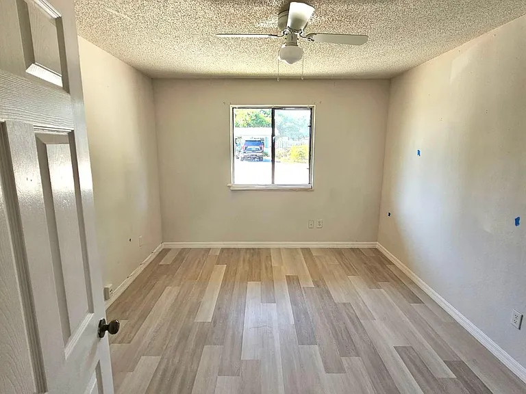 102 E Connecticut Ave — Photo 3