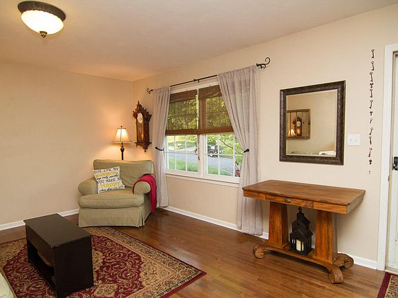 3rd image of 4840 Candlelight Cir