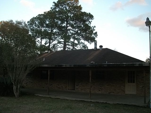 2nd image of 2555 N Magnolia Dr