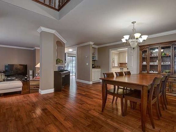 4th image of 2401 Downing Ave