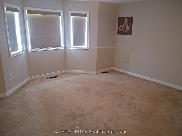 39 Daleridge Cres — Photo 9