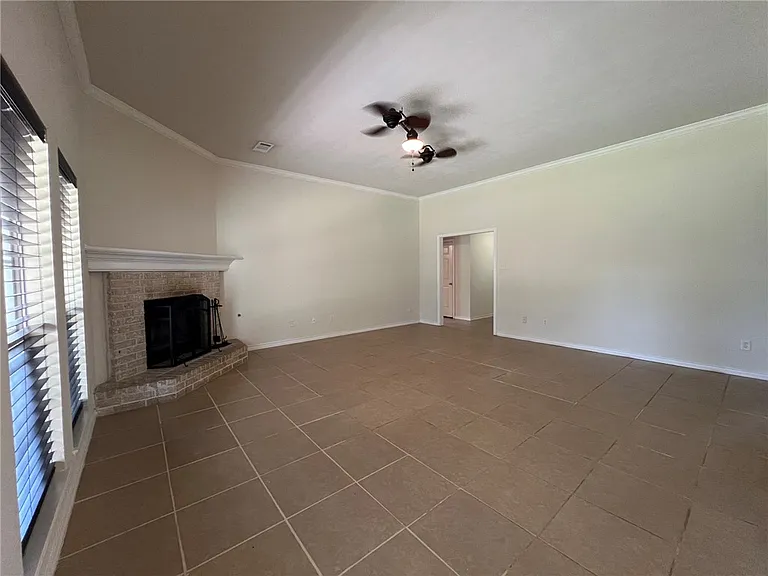 1206 Mullins Ct — Photo 10