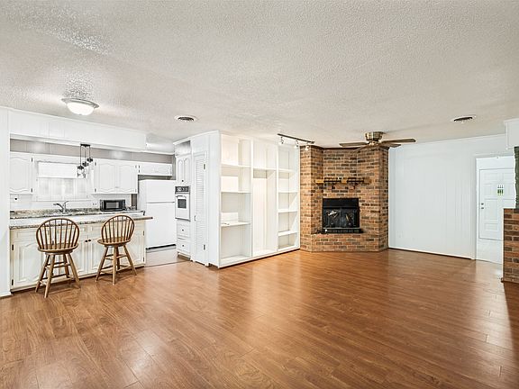 5th image of 19 Shadowood Ln