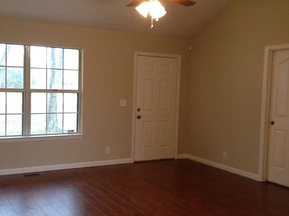 2nd image of 409 Applewood Ln