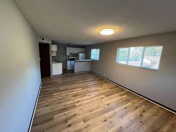 4th image of 1331 S 33rd St #3