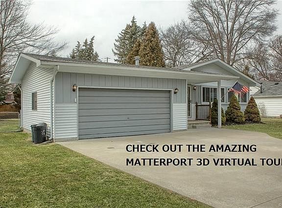 3rd image of 839 Townsend Cres W