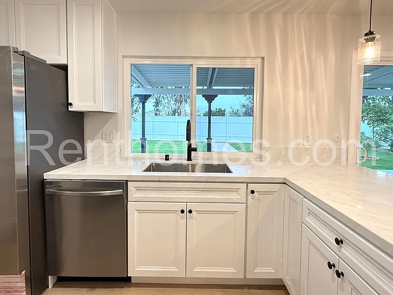 9342 Twin Mountain Cir — Photo 7