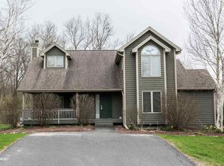 6 Gleneagle Dr, Galena, IL 61036