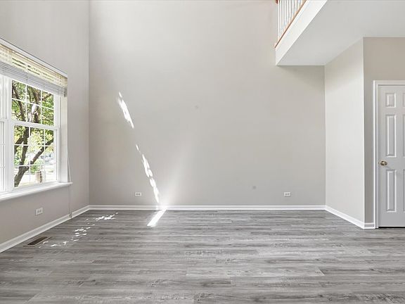 3rd image of 725 S Jade Ln