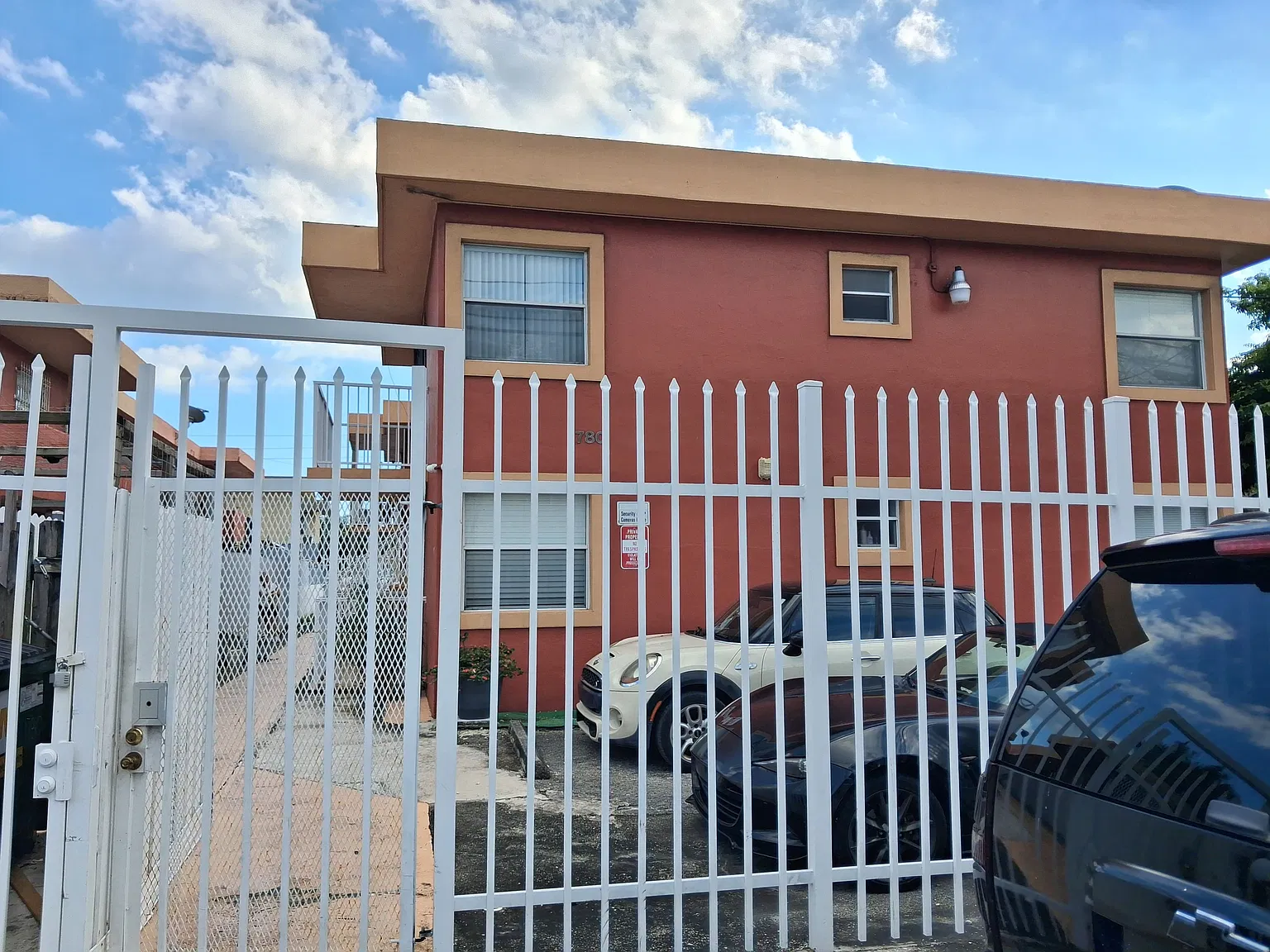 2 bed, 700 sqft, $1,950 — Photo 2