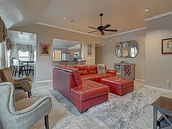3 bed, 2.0 bath, 1495 sqft, $1,875 — Photo 3