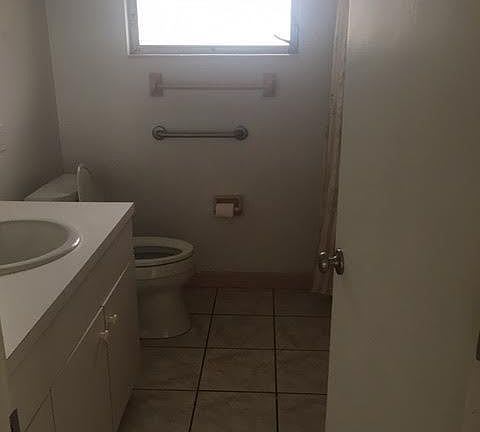 5th image of 605 Poinsettia Dr