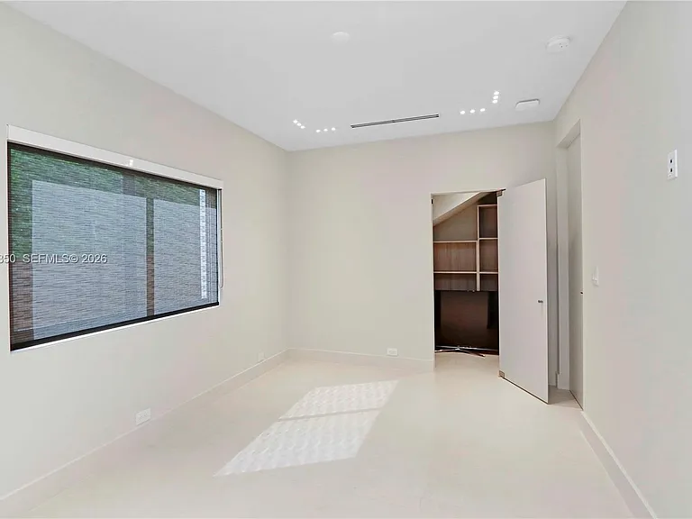 330 SW 19th Rd — Photo 30