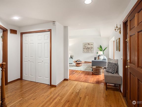 4th image of 10025 35th Avenue NE