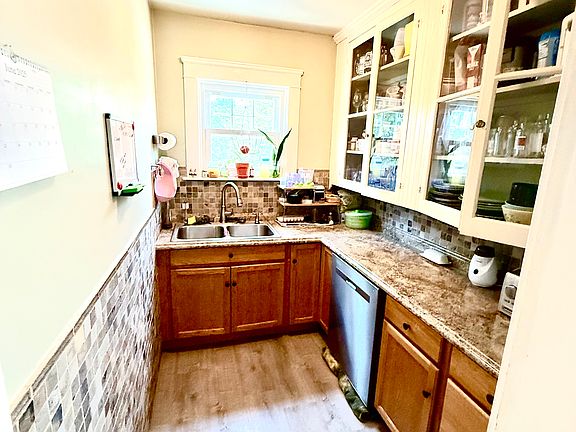 3rd image of 408 River Ave Floor 2
