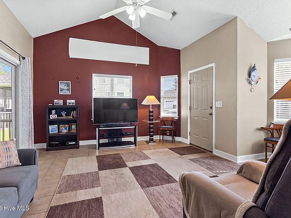 3rd image of 3311 Belmont Circle
