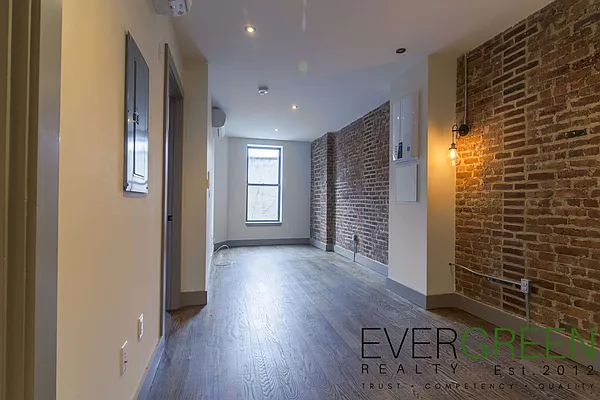 Rented by Evergreen Apartments BK | media 23