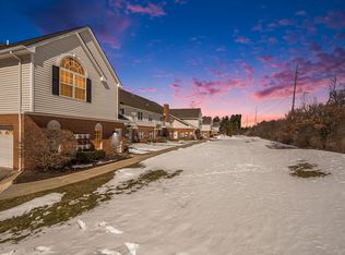 570 Olde English Cir, Howell, MI 48855