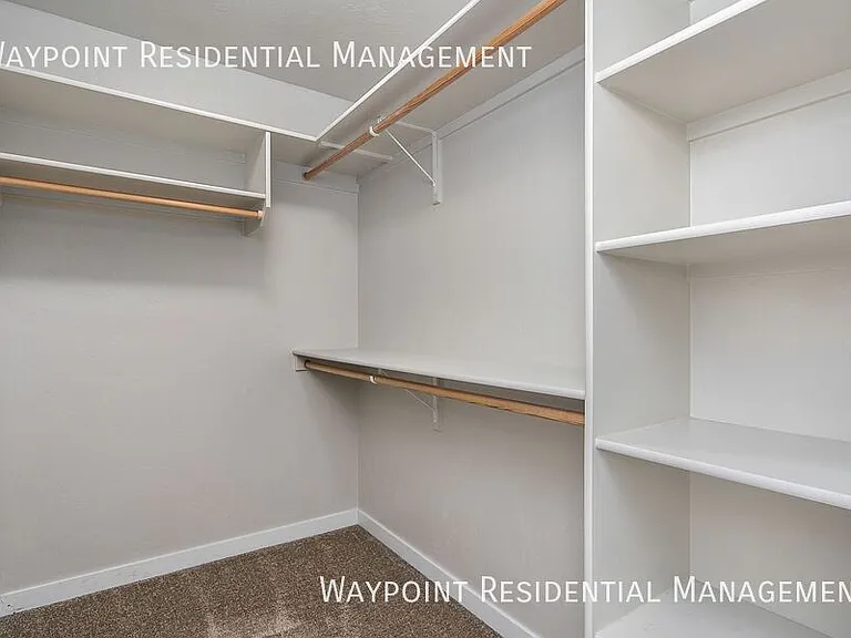 1142 W Parkstone St — Photo 25
