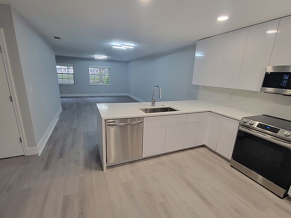 3rd image of 3059 NW 103rd Ln