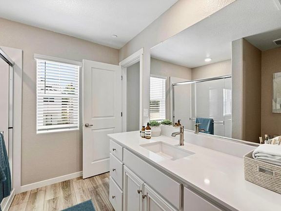5th image of 2985 Bowery Ln