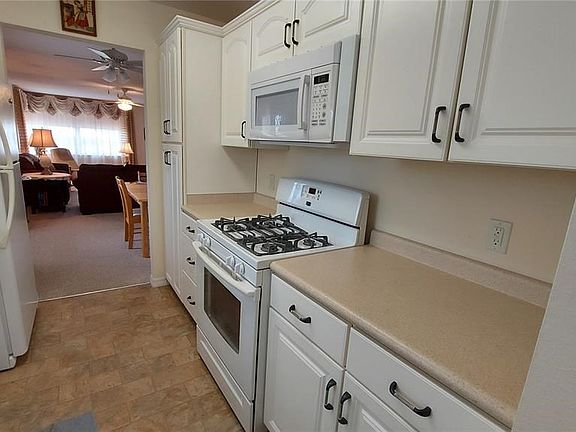 4th image of 5855 18th St N APT 10