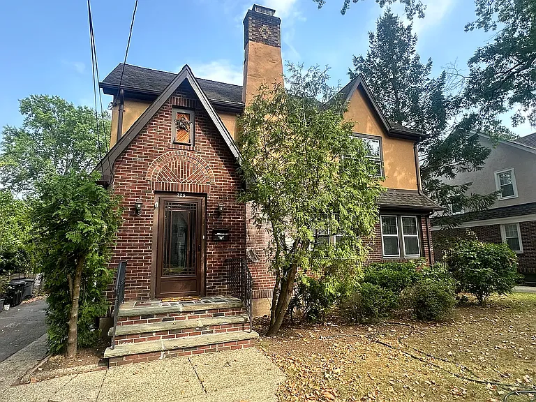 325 Bogert Ave — Photo 1