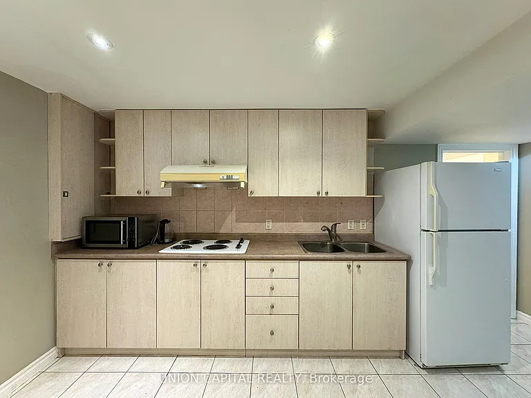 73 Manston Cres #BASEMENT — Photo 6
