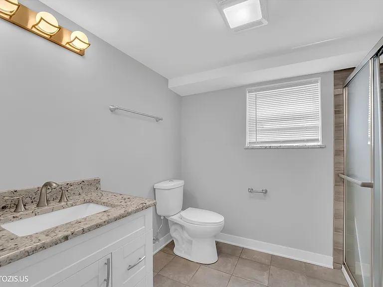 4043 N Wagner Ave — Photo 23
