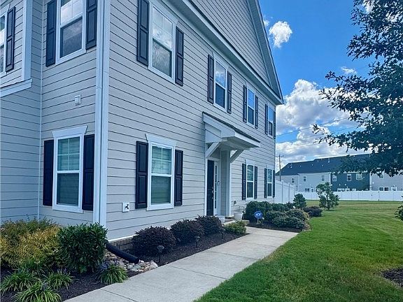 5th image of 8183 Carriage Homes Dr
